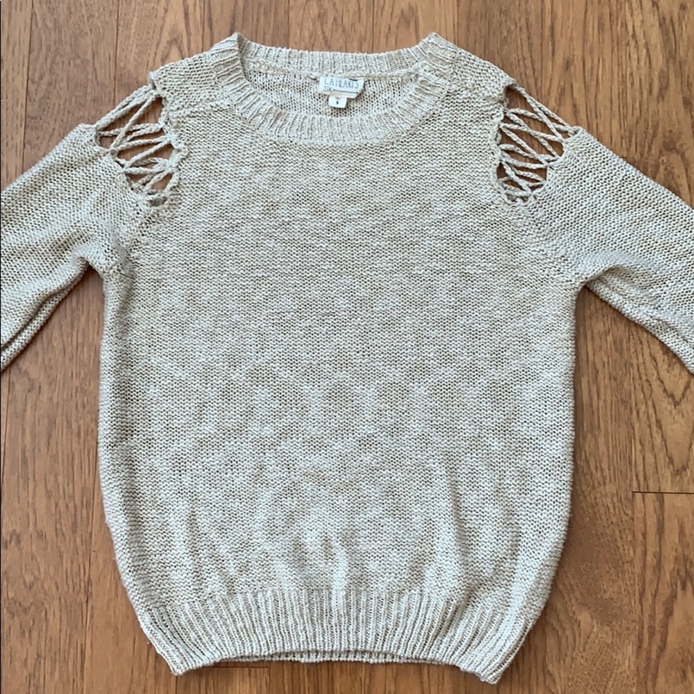 Sweater with Shoulder Interlacing